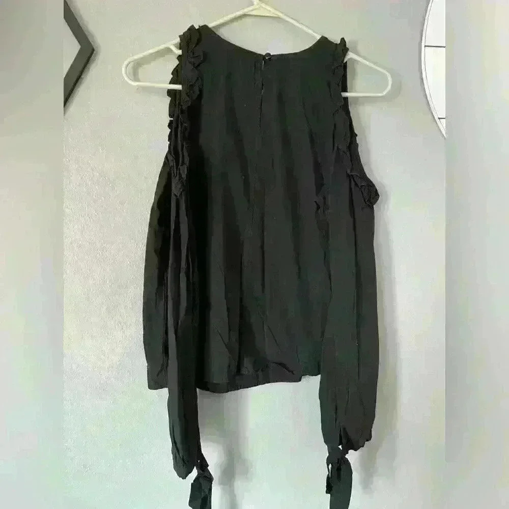 💜 2/$25 DizzyLizzy Medium Black With Roses, Shoulder Cut Outs, & Ties - Picture 6 of 8